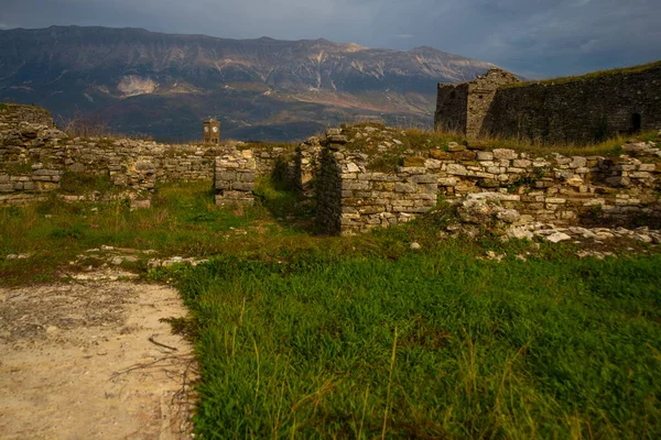 Gjirokastra Albania Stara Wieża Zegarowa Zamku Gjirokastra Lista Światowego Dziedzictwa — Zdjęcie stockowe