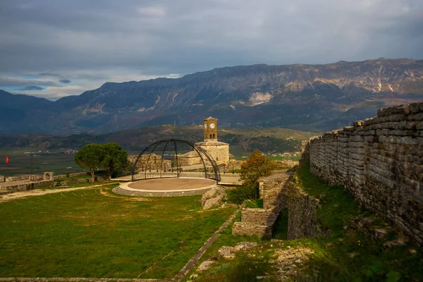 Cirokastra Şatosu Ndaki Eski Saat Kulesi Gjirokastra Unesco Dünya Mirası — Stok fotoğraf