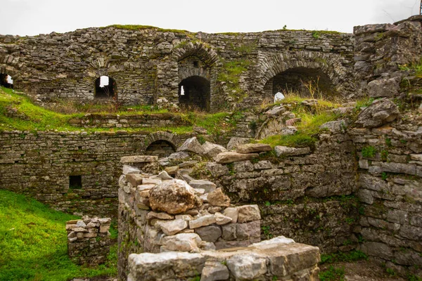 Gjirokastra Albania Вид Стару Фортецю Стіни Гірокастрі Похмурий День Unesco — стокове фото