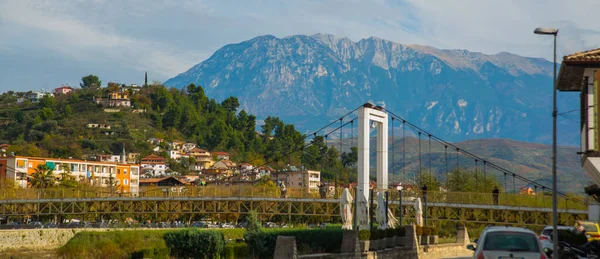 Berat Albania 旧市街のオサム川にかかる歩行者用橋 ユネスコ世界遺産 — ストック写真