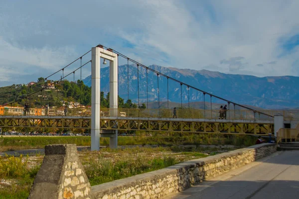 Berat Albania Most Dla Pieszych Przez Rzekę Osum Starym Mieście — Zdjęcie stockowe