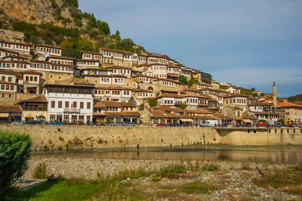 Berat Albania 1000個の窓の街とも呼ばれるBeratの窓の詳細 ユネスコ世界遺産 — ストック写真