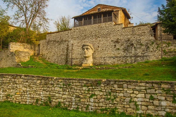 Jättestort Stenhuvud För Konstantin Den Store Vid Berat Slott Berat — Stockfoto