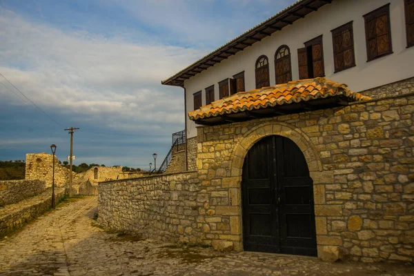 Berat Albania Krajobraz Widokiem Stary Zamek Berat Mury Obronne Lista — Zdjęcie stockowe