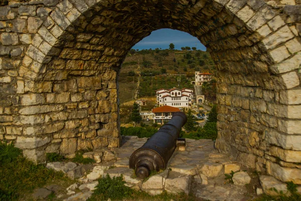 Berat Kalesi Ndeki Kale Duvarlarında Bombardıman Topu Var Unesco Dünya — Stok fotoğraf