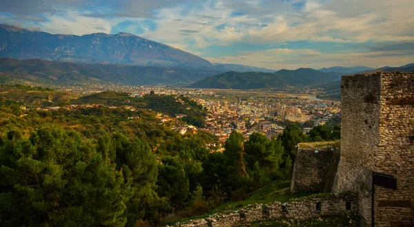 Berat Albania 古いベラット城の要塞の壁からのトップビュー ユネスコ世界遺産 — ストック写真