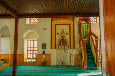 VLORA / VLORE, ALBANIA: Vlora 'daki ünlü Muradie Camii manzarası.