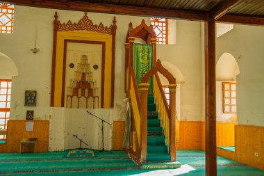 VLORA / VLORE, ALBANIA: Vlora 'daki ünlü Muradie Camii manzarası.