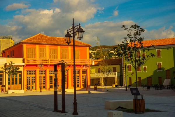 Vlora Vlore Albania Ιστορικά Πολύχρωμα Κτίρια Στο Δρόμο Στο Κέντρο — Φωτογραφία Αρχείου
