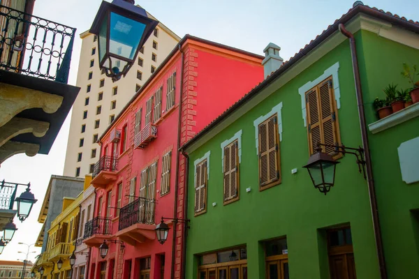 Vlora Vlore Albania Edificios Históricos Multicolores Calle Del Centro Ciudad — Foto de Stock