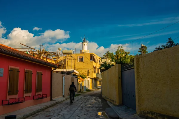 Vlora Vlore Albania Исторические Многоцветные Здания Улице Центре Города Магазины — стоковое фото