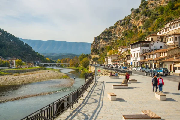 Berat Albanien Steinerne Brücke Über Den Fluss Osum Bei Berat — Stockfoto