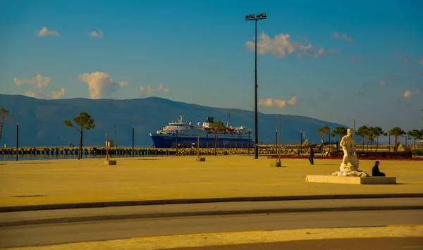 Vlora Vlore Albania Prachtig Uitzicht Zee Schip Een Zonnige Dag — Stockfoto