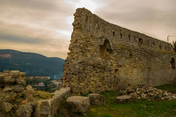 Kanine アルバニア カニナ城 ヴォレ地方 アルバニアの古い要塞の壁の景色を望む美しい風景 — ストック写真
