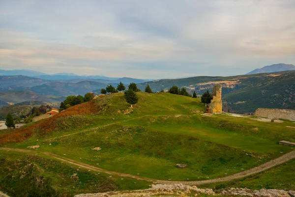Kanine Albania カニネ城と山を荒廃させる風景 ヴォレ地方 アルバニア — ストック写真
