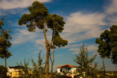 VLORA / VLORE, ALBANIA: Arnavutluk 'un Vlora kentinde geleneksel özel evler.