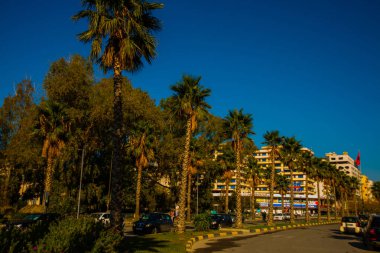 VLORA / VLORE, ALBANIA: Arnavutluk 'un Vlora kentinde sokaktaki modern çok katlı binalar.