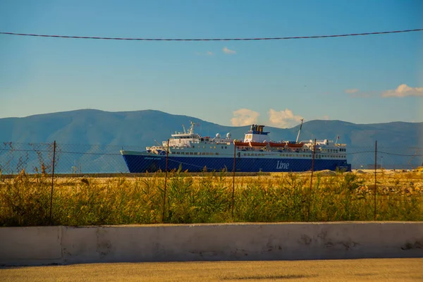 Vlora Vlore Albania Enorme Barco Azul Amarrado Puerto Albanés Vlora —  Fotos de Stock