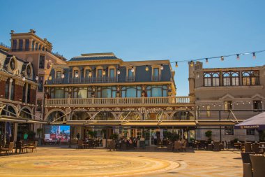 BATUMI, GEORGIA: Gürcistan 'ın Adjara bölgesinin Batumi kentindeki İtalyan stilinde güzel Piazza Meydanı.