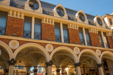 BATUMI, GEORGIA: Gürcistan 'ın Adjara bölgesinin Batumi kentindeki İtalyan stilinde güzel Piazza Meydanı.