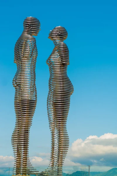 Batumi Georgia Estatua Ali Nino Cielo Azul Batumi Fondo Una — Foto de Stock