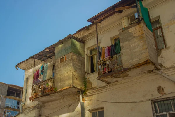 Batumi Georgia Gamla Hus Med Balkonger Där Kläder Torkas Utsikt — Stockfoto