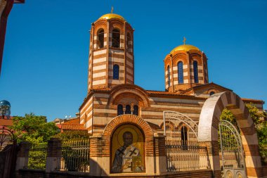 BATUMI, GEORGIA: Harikulade Aziz Nicholas Kilisesi Batumi 'nin tam merkezinde yer almaktadır. Bu kilise 150 yıldan daha eski ve şehirdeki en eski kiliselerden biridir..