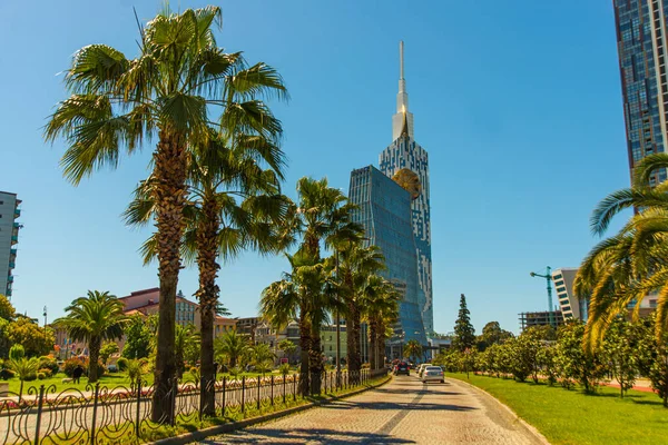 Batumi Georgia Mały Diabelski Młyn Budowie Czarnomorskiego Uniwersytetu Technologicznego Batumi — Zdjęcie stockowe