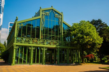BATUMI, GEORGIA: Gürcistan 'ın Adjara bölgesindeki Batumi parkında Art Nouveau çardağı.