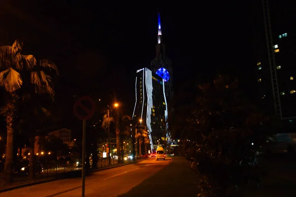 Батуми Грузия Технологический Университет Radisson Blu Hotel Batumi Ночью Освещением — стоковое фото