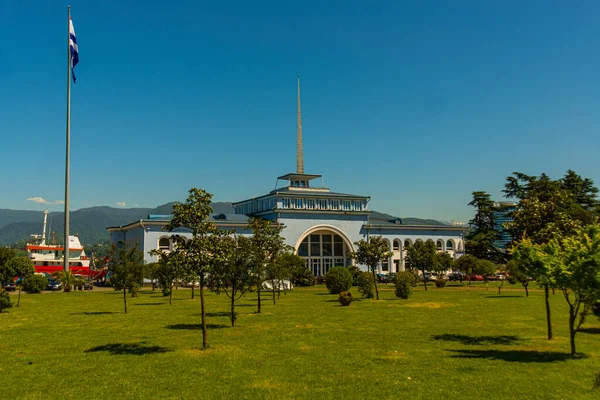 Batumi Georgia Widok Morze Portu Batumi Stacją Pasażerską Łodziami Zacumowanymi — Zdjęcie stockowe