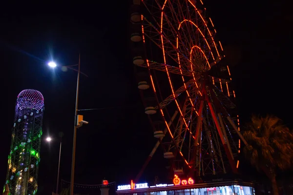 Batumi Georgia Paesaggio Notturno Con Torre Alfabetica Attrazione Della Ruota — Foto Stock