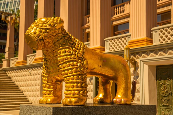 Батумі Георгія Статуя Золотого Лева Перед Театром Батумі Місті Батумі — стокове фото