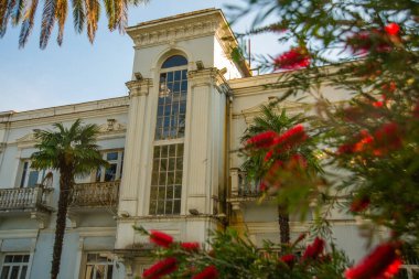 BATUMI, GEORGIA: Batumi, Georgia 'daki eski binaların cepheleri.