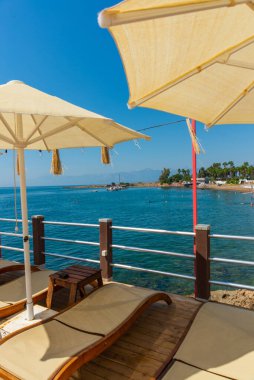 Türkiye 'nin Antalya kentinde Akdeniz kıyısındaki Lara plajında güzel bir manzara