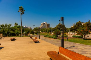ANTALYA, TURKEY: Türkiye 'nin Antalya kentinde yazın Konyaalti plajına giden yol.