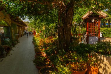 ANTALYA, TURKEY: Antalya 'daki güzel güneşli halk şehri Karaalioğlu Parkı. Yatay renk fotoğrafçılığı.