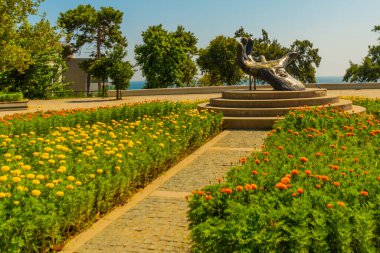 ANTALYA, TURKEY: Türkiye 'nin Antalya kentindeki Karaalioğlu Parkı' nda el şeklinde bir heykel.