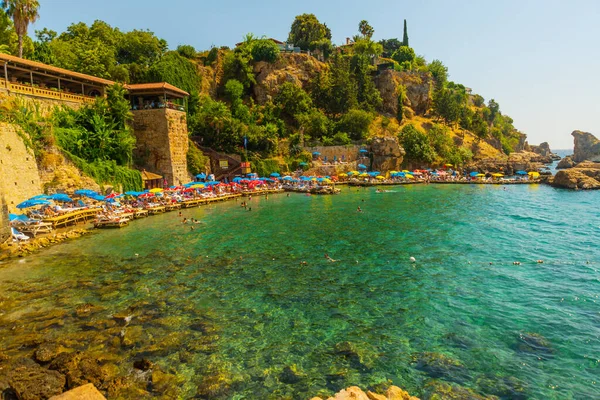 Antalya Turkey Beautiful Mermerli Beach Clear Blue Water Old Town — Stock Photo, Image