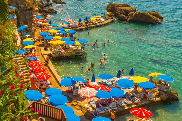 Antalya Turquie Parasols Colorés Sur Plage Mermerli Dans Centre Antalya — Photo