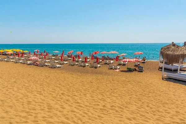 Antalya Türkei Pavillons Sonnenliegen Und Sonnenschirme Strand Von Lara Einem — Stockfoto