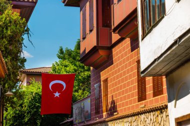 Antalya, Türkiye 'nin tarihi distikt Kaleici kentindeki evler. Eski Antalya kasabası turistler arasında popüler bir yer.