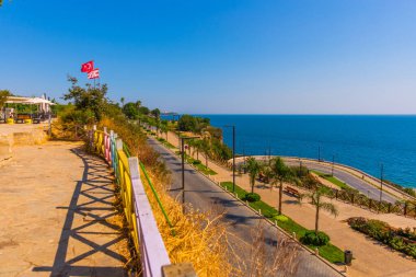 ANTALYA, TURKEY: Türkiye 'nin Antalya kentinde yazın Konyaalti plajına giden yol.
