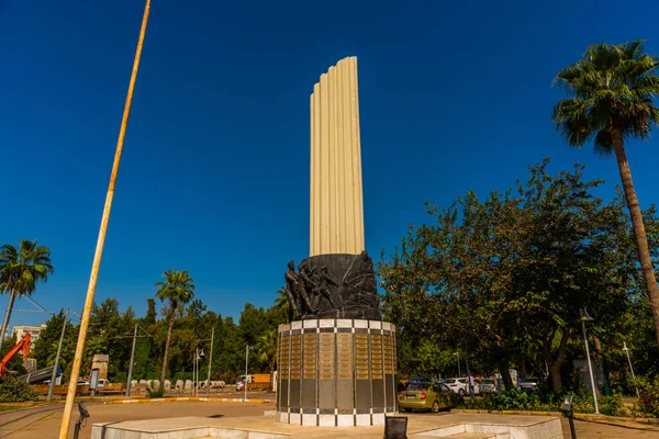 Antalya Turquia Monumento Forma Uma Coluna Sobre Calçadão Antalya Turquia — Fotografia de Stock