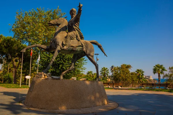 アンタルヤ トルコ アンタルヤの旧市街の乗馬記念碑 Kaleiciアンタルヤ トルコ — ストック写真