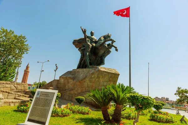 Antalya Daki Mustafa Kemal Atatürk Heykeli Türkiye Cumhuriyeti Nin Kurucusunun — Stok fotoğraf