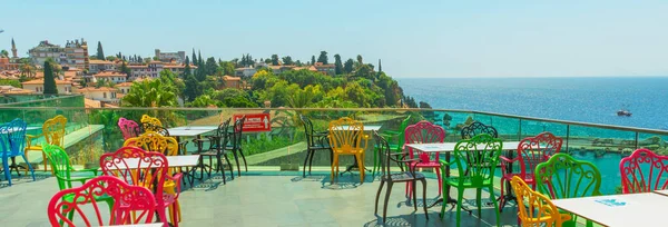 Antalya Turquia Cadeiras Coloridas Restaurante Com Vista Para Mar Para — Fotografia de Stock