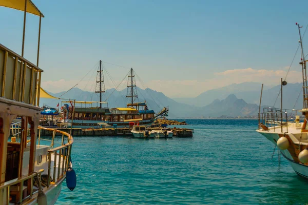 Antalya Turquia Porto Velho Antalya Porto Com Navios Barcos Dia — Fotografia de Stock