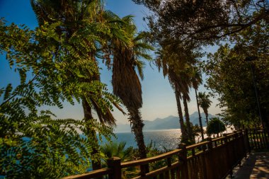 ANTALYA, TURKEY: Antalya 'nın Atatürk kentinin güzel güneşli halk kültür parkı, bir yaz günü, Türkiye.