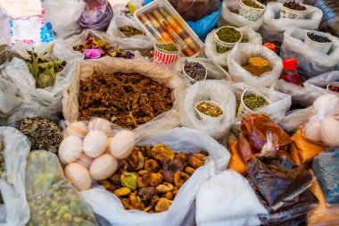 ANTALYA, TURKEY: Türkiye 'nin Antalya kentinde geleneksel Türk pazarı.